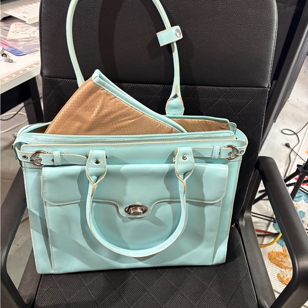 McKlein Winnetka W Series 15” Blue Leather Ladies Briefcase - Picture 3 of 3